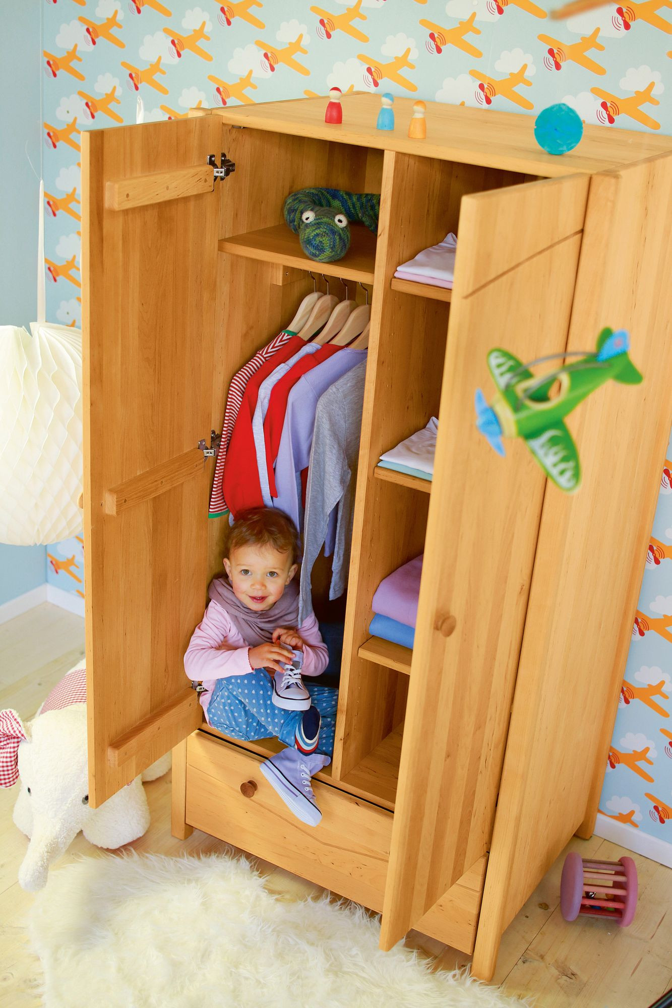 Luca Kinder-Kleiderschrank Bei Biokinder throughout Kinderzimmer Kleiderschrank